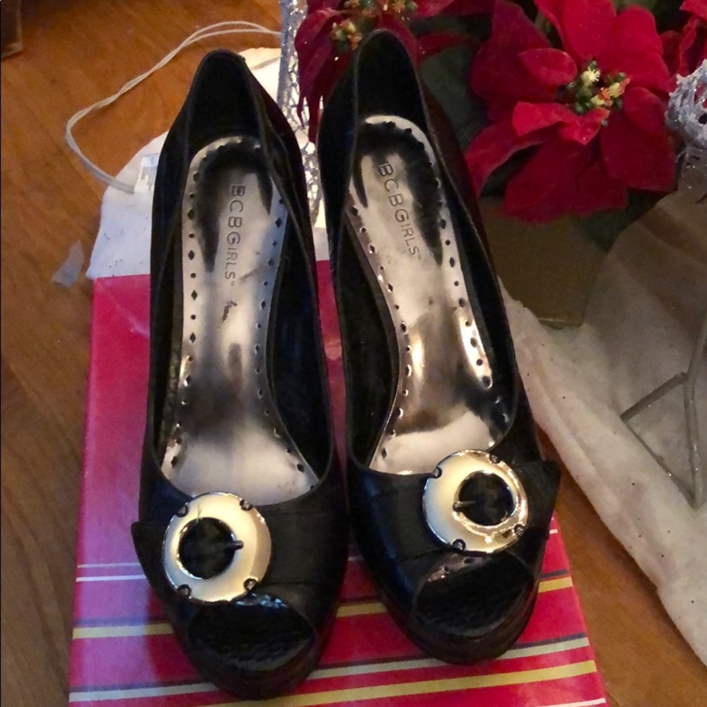 Black croc/gloss heels
